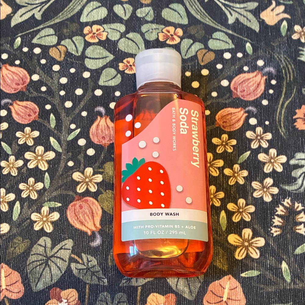 Bath & Body Works Strawberry Soda Body Wash - Pink, Red